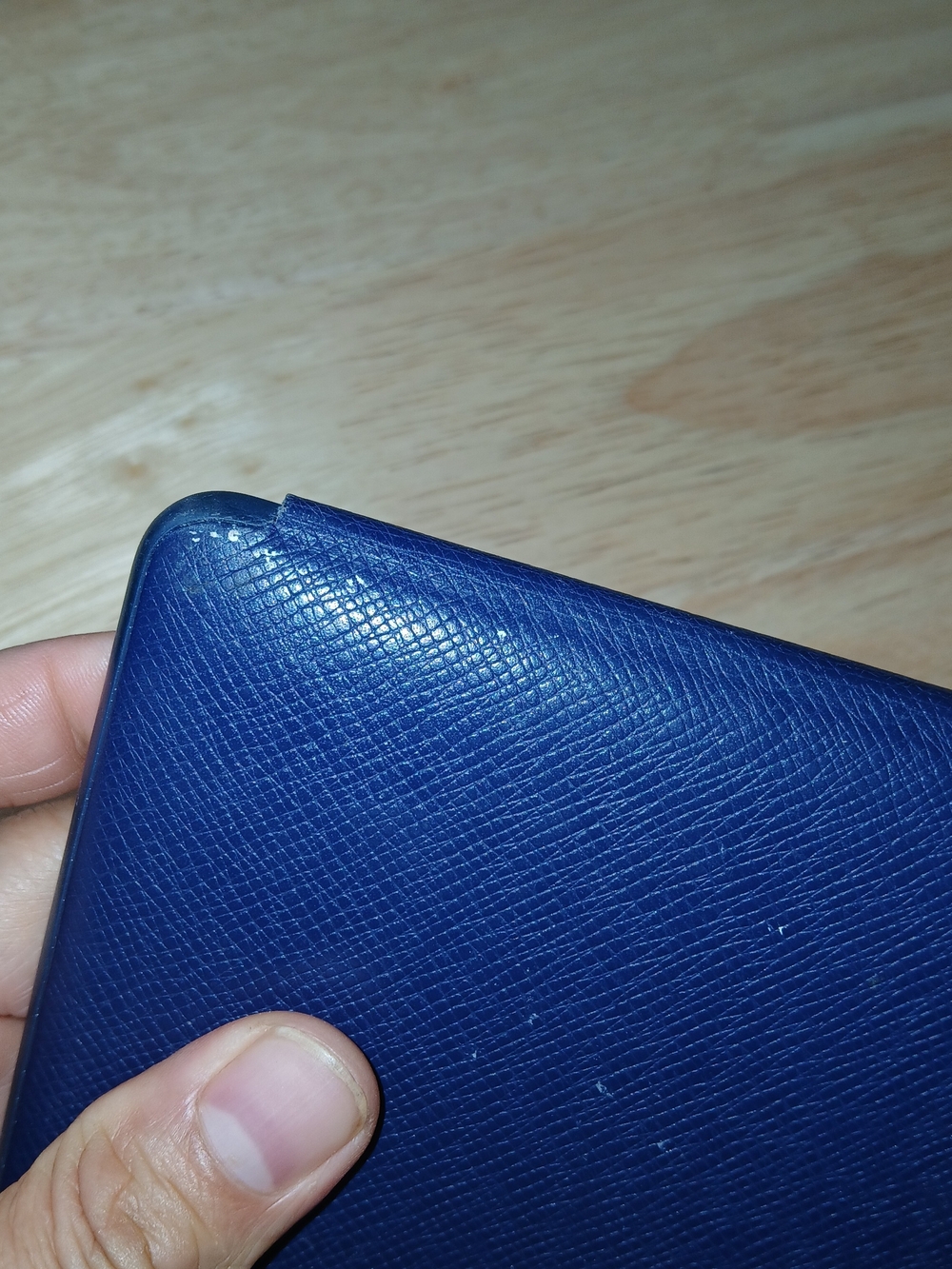 Amazon Kindle Black 5th Gen. e-Reader with Navy Blue Fabric Cover - Picture 10 of 16
